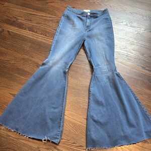We The Free Float On Flare Jeans (WORN ONCE)
